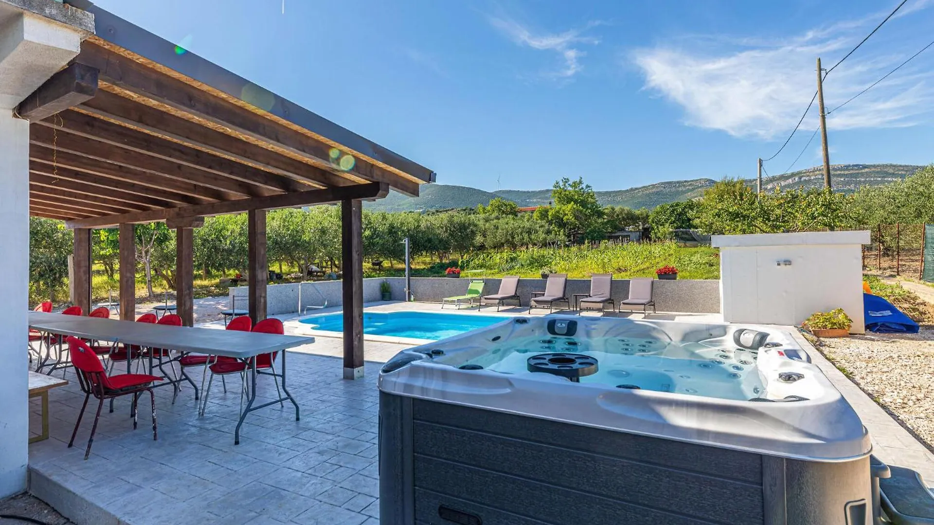3 Bedroom Cozy Apartment In Kastel Novi Croatia