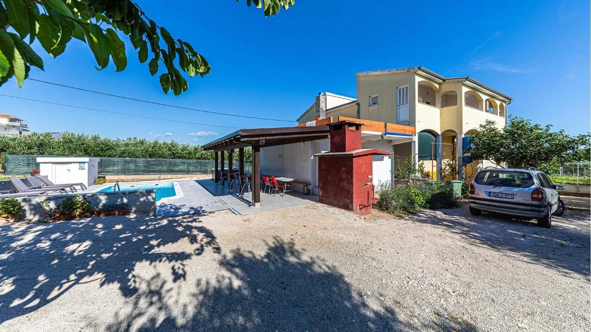3 Bedroom Cozy Apartment In Kastel Novi